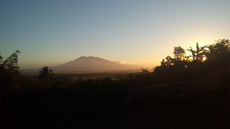 File:Mt. Isarog.01.jpg