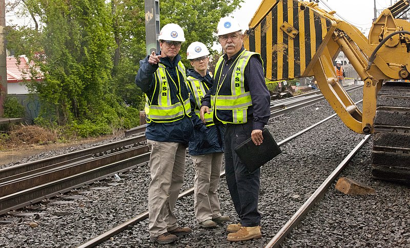 File:NTSB Investigators on scene in Fairfield, CT (8758083284).jpg