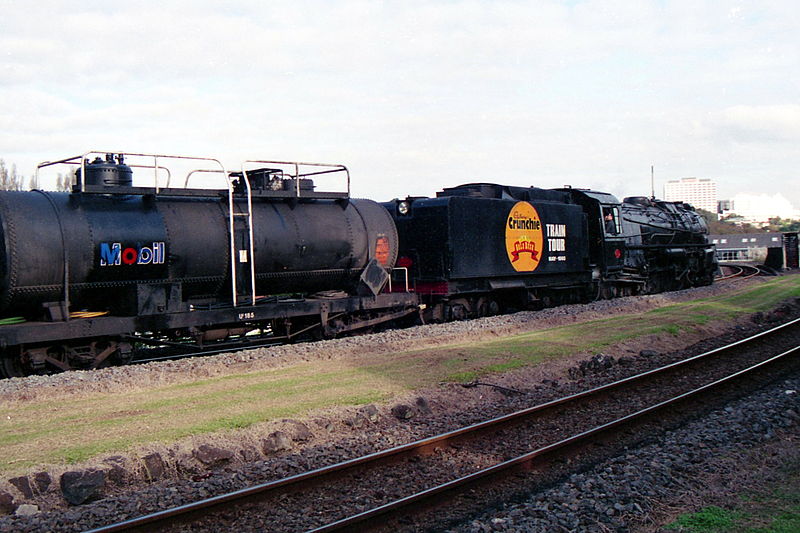 File:NZR Ka945 Cadbury Crunchie Train (14769426458).jpg