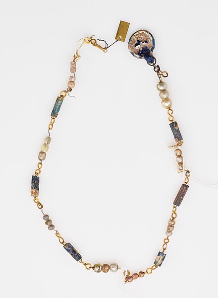 File:Necklace-saam 1929.8.149.2.jpg