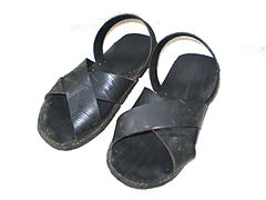 Sandales faites de pneu au Pérou.
