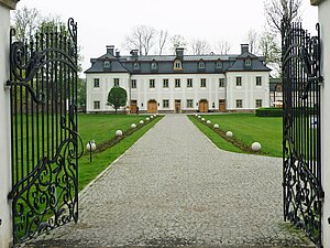 Pakoszow, pałac patrycjuszowski (Schloss-Vernersdorf) .jpg