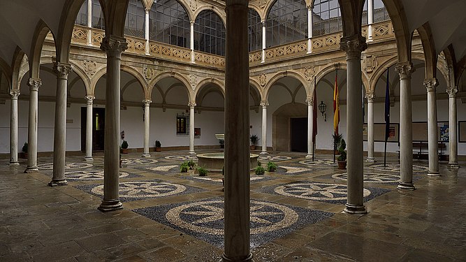 Patio interior del Palacio de las Cadenas.