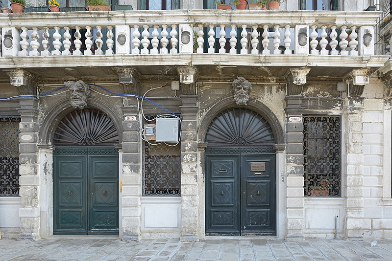 File:Palazzo Surian Bellotto portoni Venezia.jpg