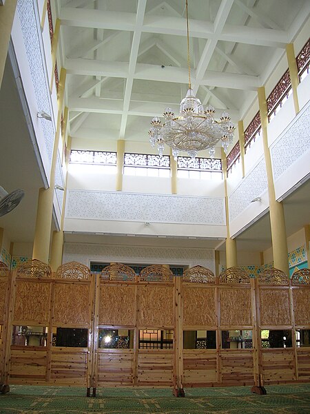 Pandangan dari ruang solat wanita Masjid Jubli Perak Sultan Ismail Petra (Masjid Beijing).JPG