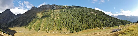 Panorama du vallon de l’Orgère, au nord du Bourget, à gauche le pic de l'Aiguille d'Oran (3 041 m).