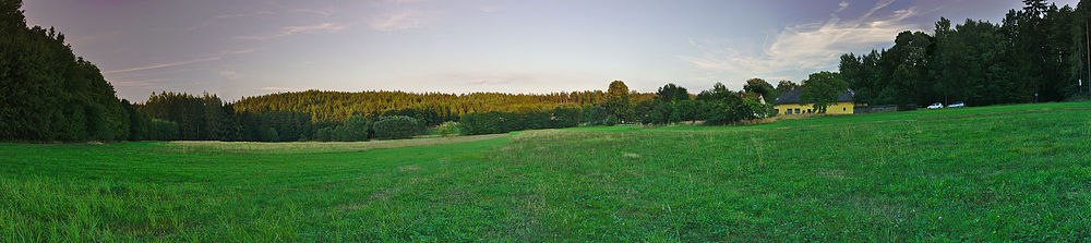 Panoramatický pohled na osadu od západu