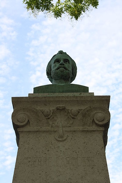 File:Paris Cimetière Montparnasse Larousse899.JPG