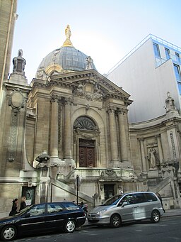 Exteriören vid Rue Jean-Goujon.