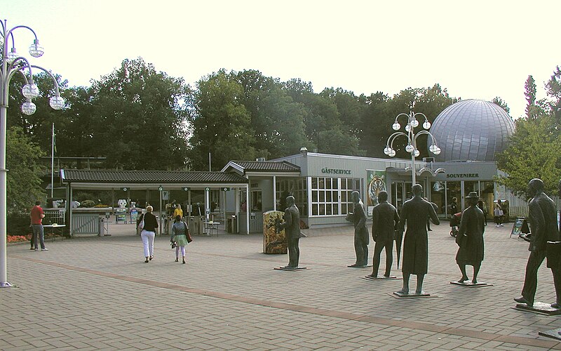 File:Parken Zoo entrance.JPG