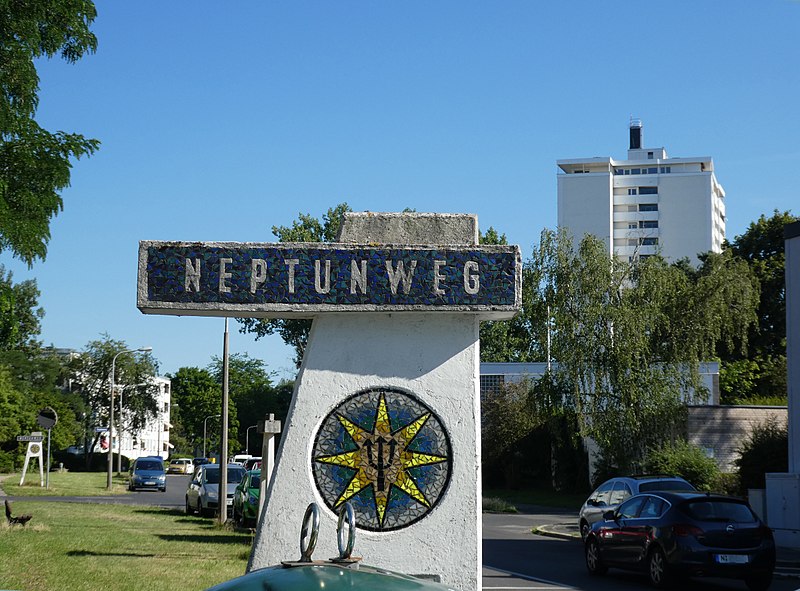 File:Parkwohnanlage Zollhaus Neptunweg.jpg