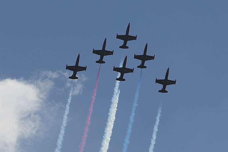 File:Patriots Jet Team performs at 2015 MCAS Miramar Air Show 151002-M-RY817-005.jpg