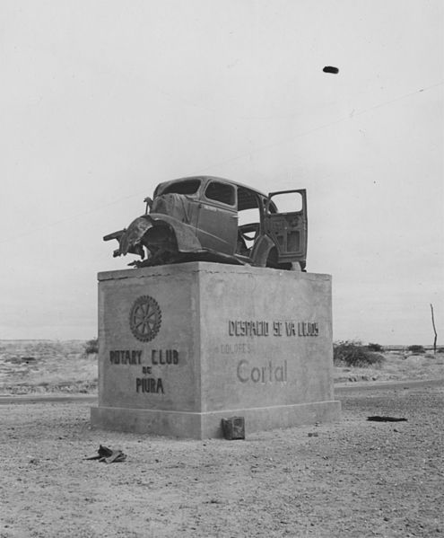 File:Peru - 43-2541 - Roadside car safety monument in Piura.jpg