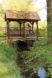 Petit pont sur le ruisseau de Hoste.