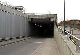 Side entrance from the Leopoldstraße in the north tube of the Petueltunnel