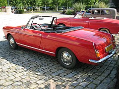 404 Cabriolet (capote ouverte).