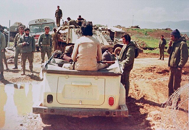 Israeli soldiers meeting with Lebanese ex-military officer Saad Haddad during the invasion