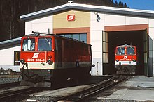 Die am 2. Juli 2005 verunglückten Lokomotiven der Baureihen ÖBB 2095 002-8 und 2095 003-6, im Depot der Pinzgaubahn in Zell am See-Süd, 1998