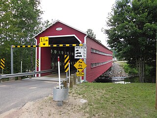 Structure gauge limiting the height of vehicles for pont Ducharme.