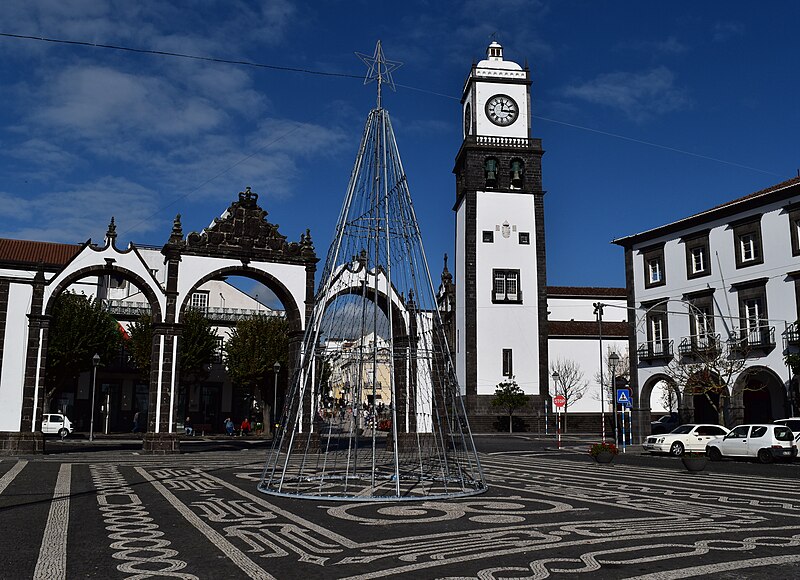 File:Ponta Delgada (23397851570).jpg