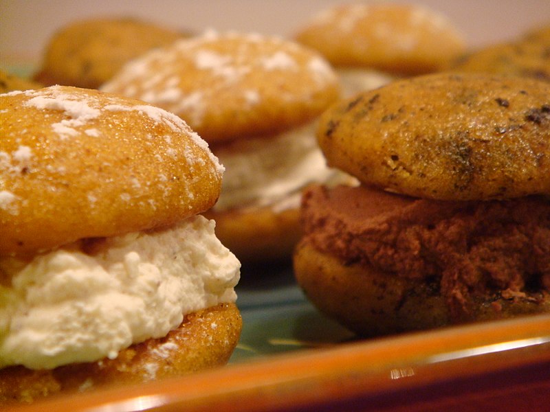 File:Pumpkin whoopie pies, black and white, October 2009.jpg