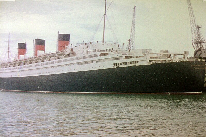 Корабль Queen Mary 2 в парту