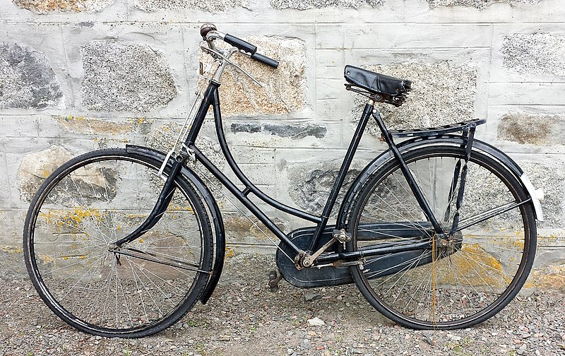 File:Raleigh lady's loop frame bicycle 1930s.jpg