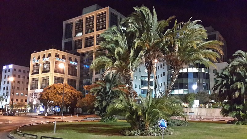 File:Ramat haHayal at night.jpg