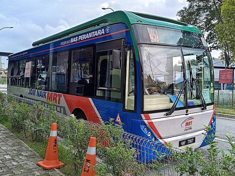 File:Rapid KL bus route T451 at KJ822 MRT Stadium Kajang Pintu A Bus Stop, Kajang 20230618 123448.jpg