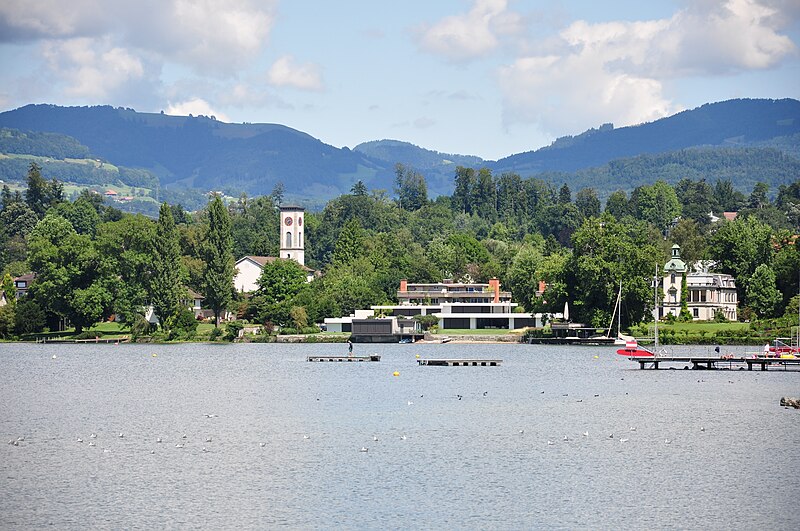 File:Rapperswil - Reformierte Kirche - Kempratner Bucht 2010-07-30 14-34-18.JPG