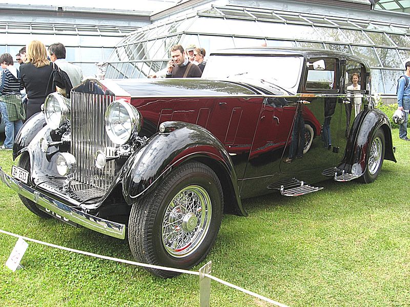 Barker & Company (Coachbuilders) Ltd. (kurz Barker) James Bond Auto 800px-Rolls-Royce_Phantom-III_Front-view