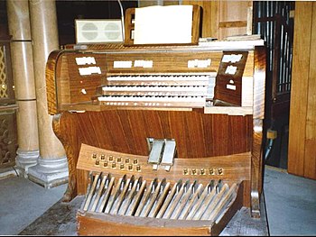 Roma-S.Gioacchino in Prati-consolle organo Jules Anneessens Ruyssers.jpg