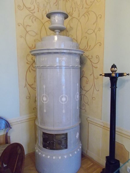 File:Rudnyánszky mansion. R 25. Stove (1st half of the 19th c.) and clothes hanger (1810). - Budapest.JPG