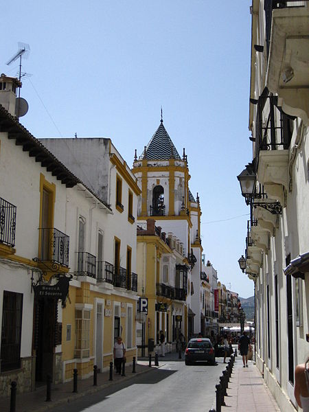 File:Rues du village touristique de Ronda.jpg