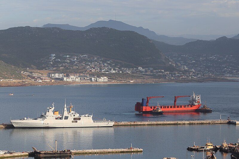 File:Russia's Lady R Leaves Simons Town 03.jpg