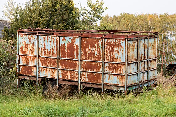 Rusteaten container