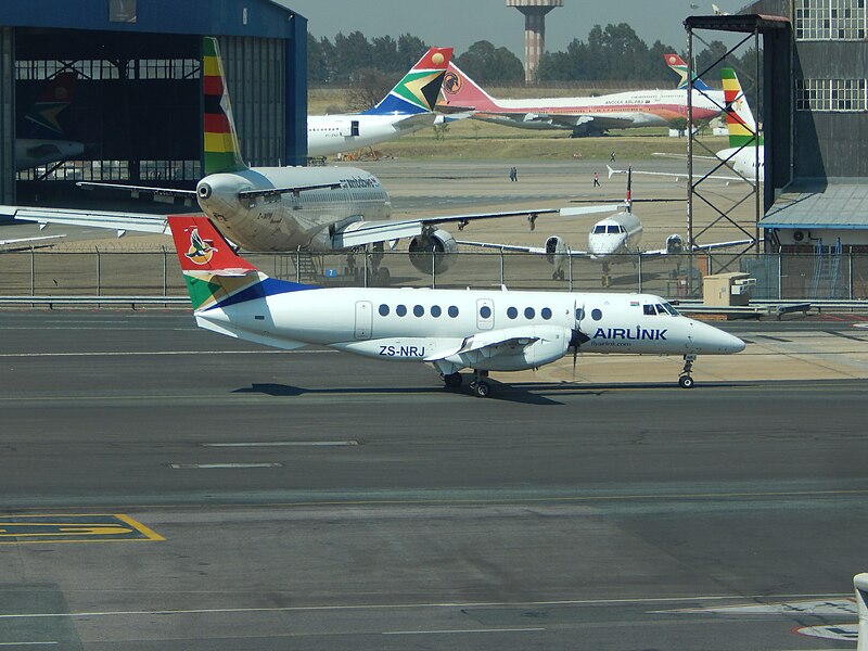 File:SA AirLink Jetstream 41 ZS-NRJ at JNB (21324122778).jpg