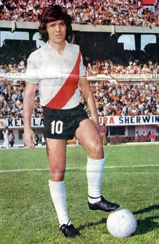 Sabella playing for River Plate in the mid-1970s