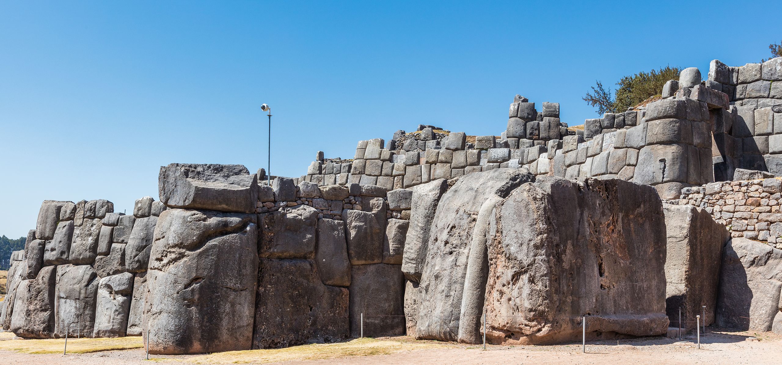 File:Sacsayhuamán, Cusco, Perú, 2015-07-31, DD 36.JPG - Wikimedia Commons