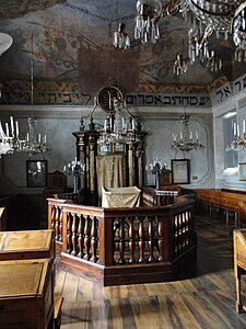 Synagogue Saluzzo 11 - Bimah et Arche Sainte.jpg