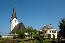 Sankt Margareten im Rosental Parish Church and Parish Office 25052007 01.jpg