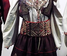 Serbian folk costumes from Kosovo 02.jpg
