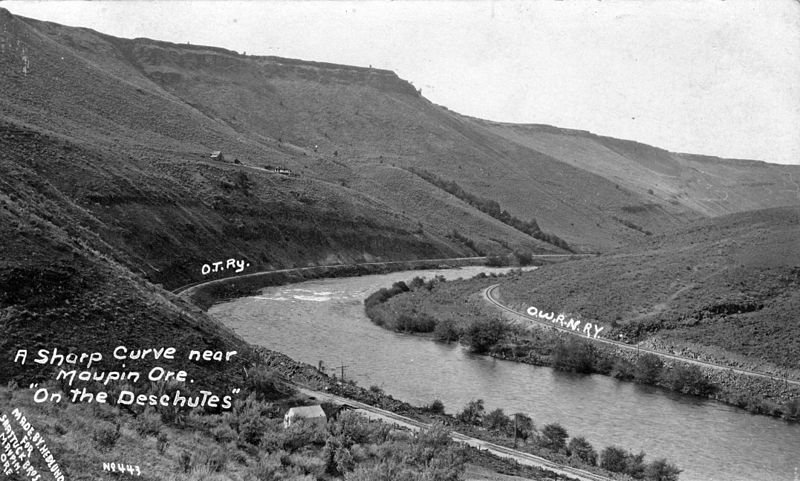 File:Sharp curve near Maupin, Oregon, on the Deschutes River (3226998502).jpg