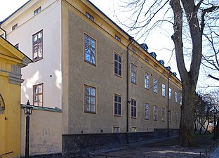 Fasad mot Katarina kyrkogård.