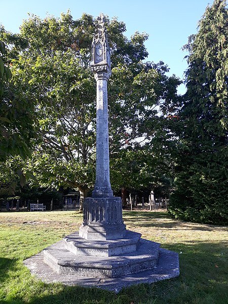 File:St. Mary's Church, Oxted 38.jpg