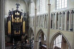 St. Salvator-Kathedrale, Orgel und Langschiff.JPG