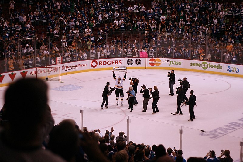 File:Stanley Cup 2011.jpg