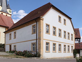 Stettfeld-Pfarrkirche-Altes Schulhaus.jpg