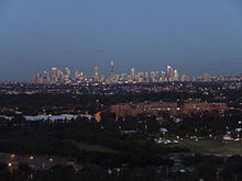 The Sydney central business district in Sydney's western suburbs Sydney Skyline (5620756401).jpg