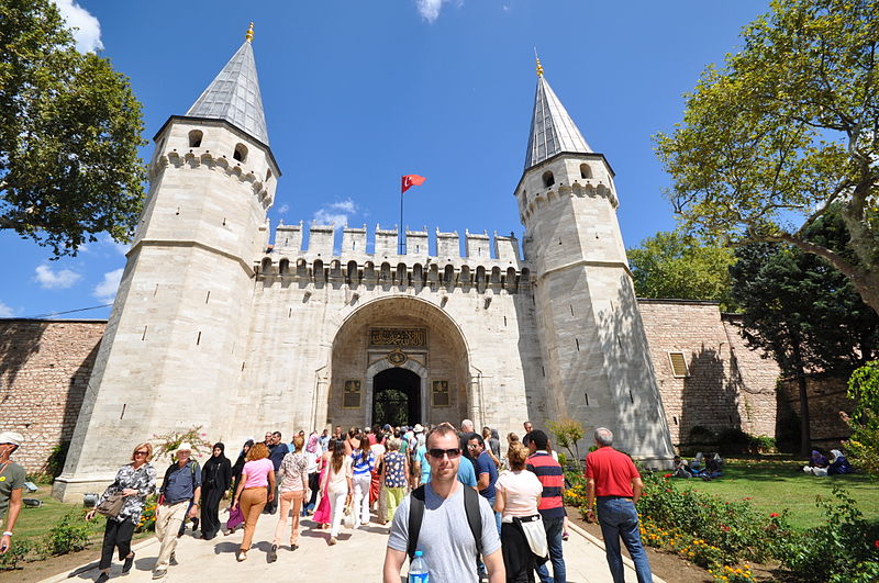 File:The gate of Salutation - Topkapi Palace (8394624380).jpg